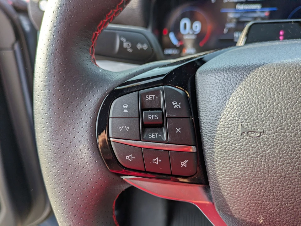 2025 Ford Explorer 6th Gen - Image 18 of 21