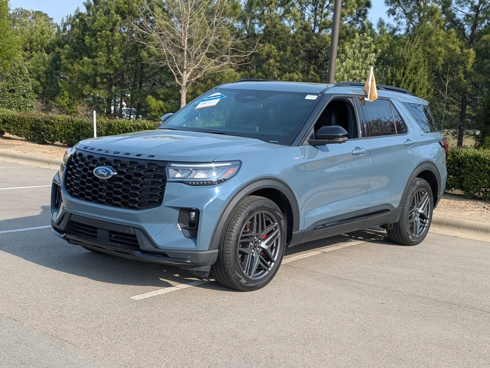 2025 Ford Explorer 6th Gen - Image 8 of 21