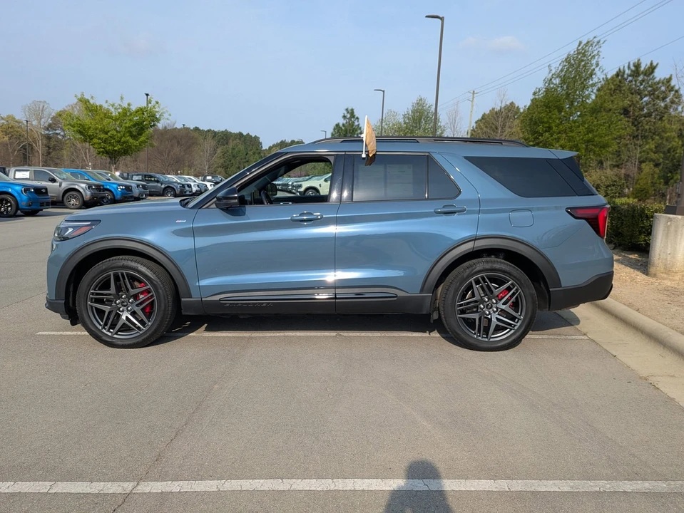 2025 Ford Explorer 6th Gen - Image 7 of 21