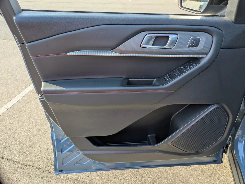 2025 Ford Explorer 6th Gen - Image 15 of 21
