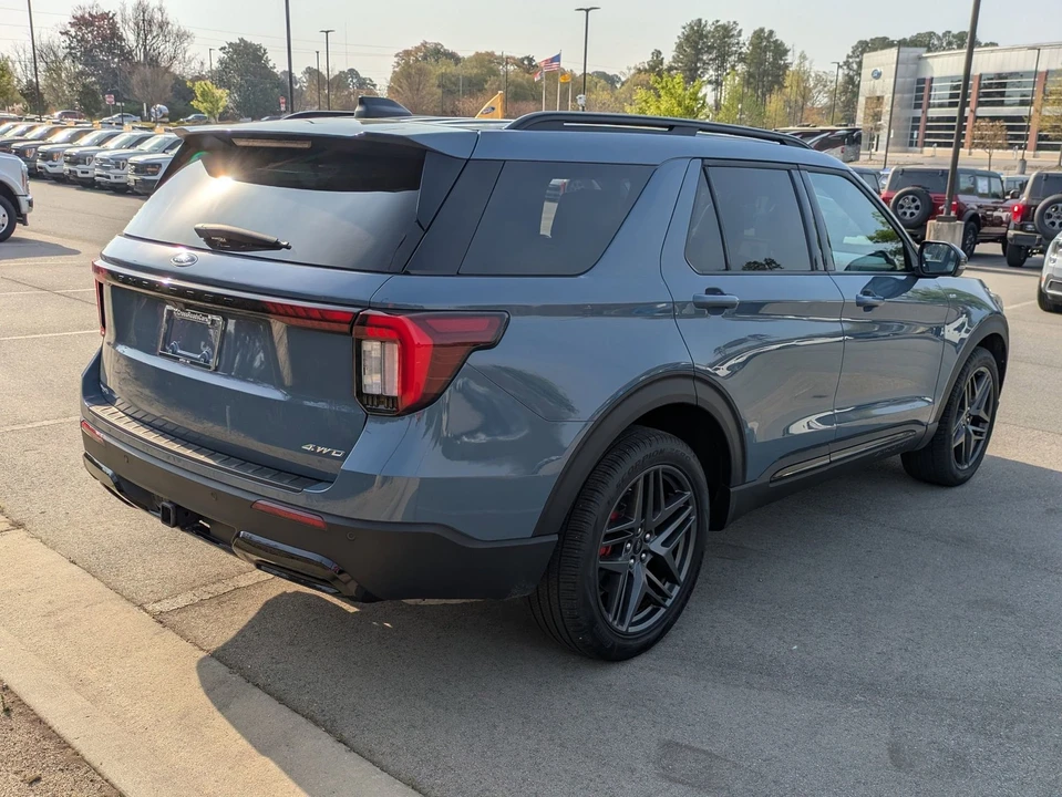 2025 Ford Explorer 6th Gen - Image 4 of 21
