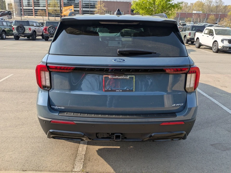 2025 Ford Explorer 6th Gen - Image 5 of 21