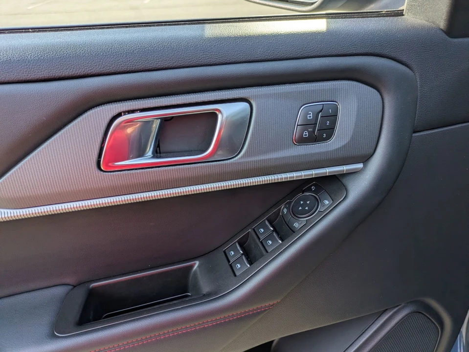 2025 Ford Explorer 6th Gen - Image 16 of 21