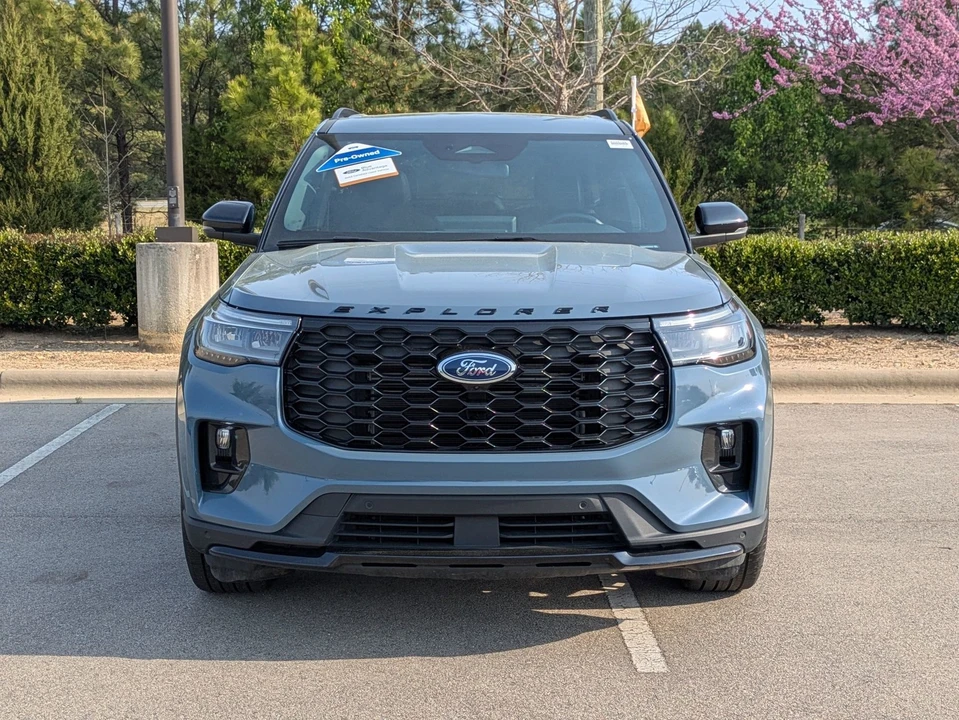 2025 Ford Explorer 6th Gen - Image 9 of 21