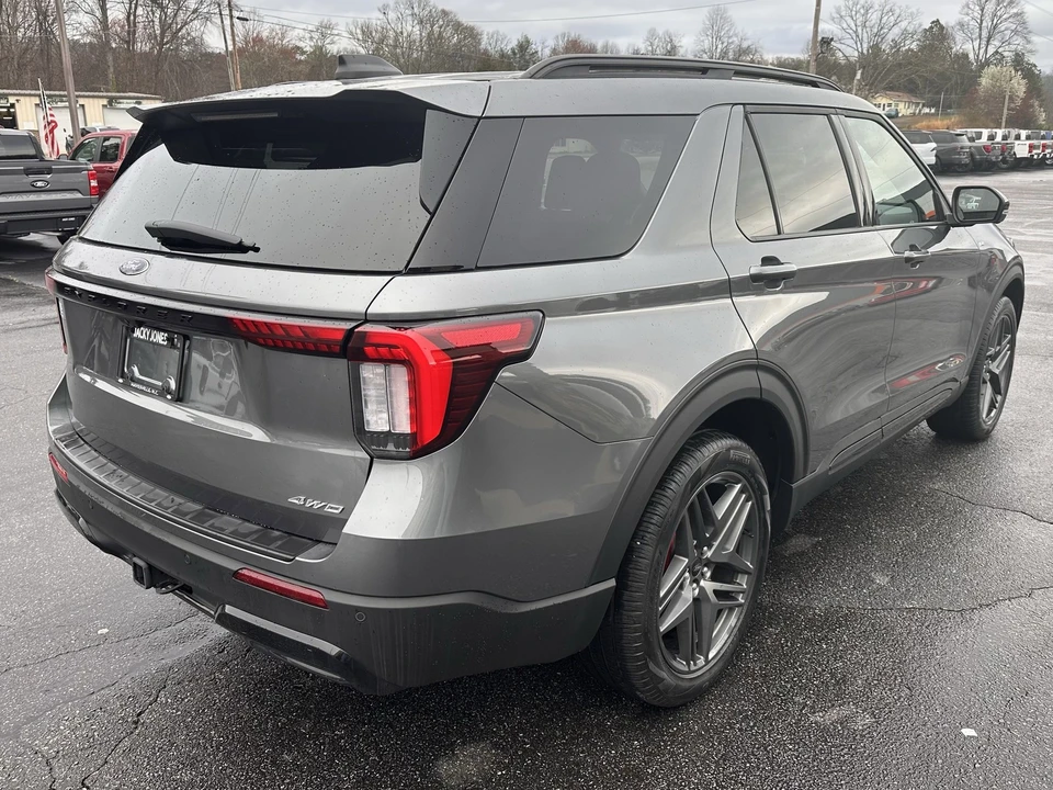 2025 Ford Explorer 6th Gen - Image 6 of 21