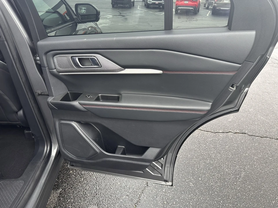 2025 Ford Explorer 6th Gen - Image 15 of 21