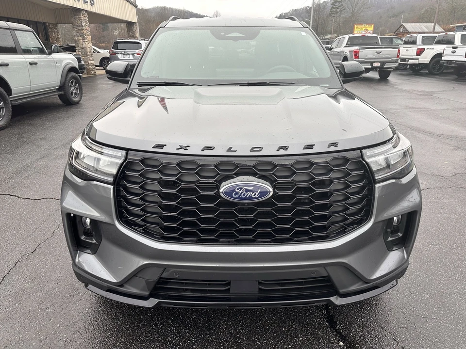 2025 Ford Explorer 6th Gen - Image 3 of 21