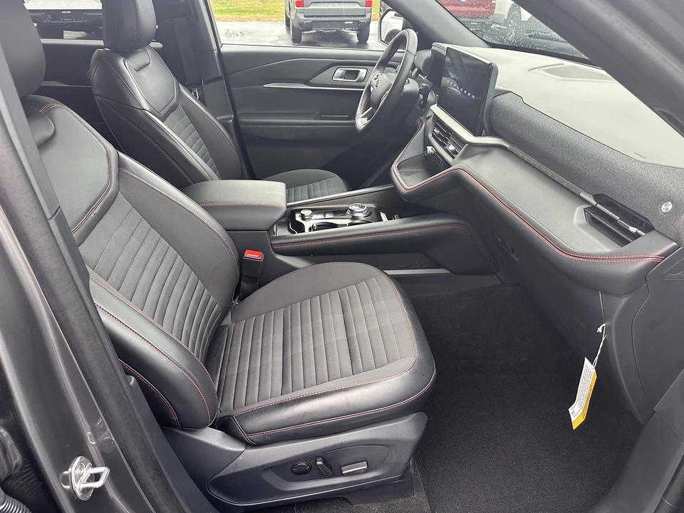 2025 Ford Explorer 6th Gen - Image 14 of 21