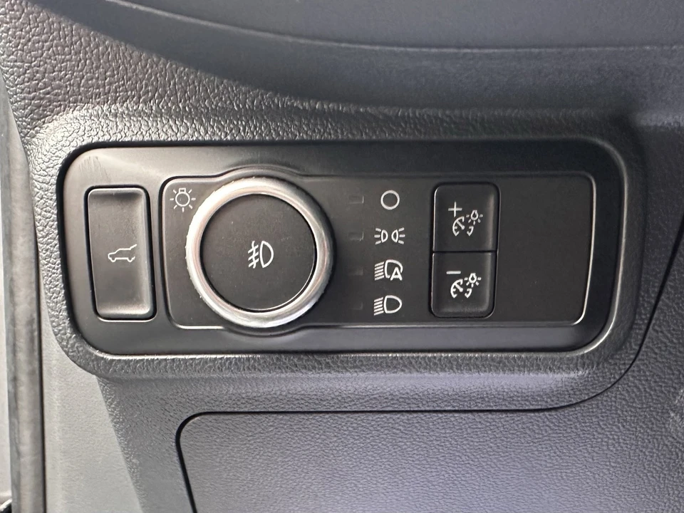 2025 Ford Explorer 6th Gen - Image 19 of 21
