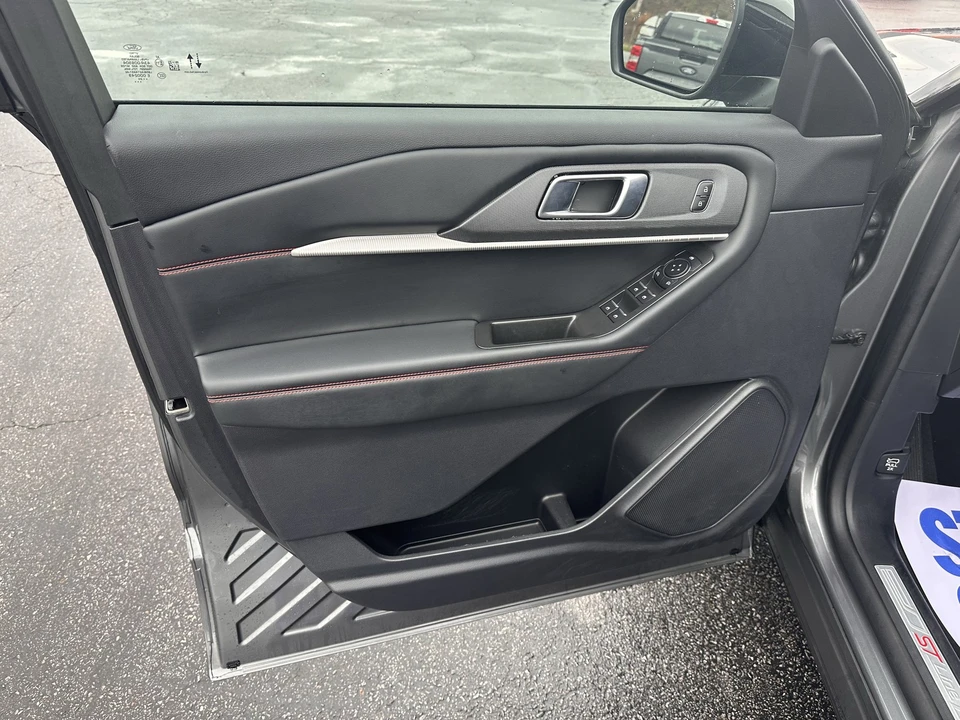 2025 Ford Explorer 6th Gen - Image 9 of 21
