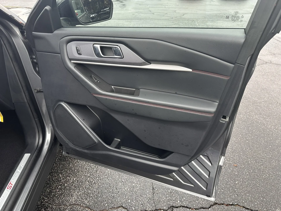 2025 Ford Explorer 6th Gen - Image 13 of 21