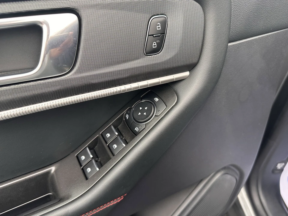2025 Ford Explorer 6th Gen - Image 18 of 21