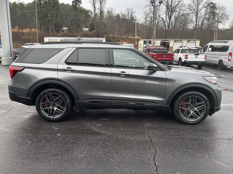 2025 Ford Explorer 6th Gen - Image 5 of 21