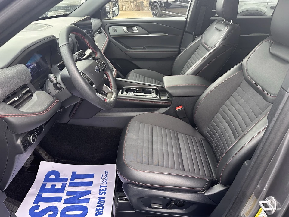 2025 Ford Explorer 6th Gen - Image 10 of 21