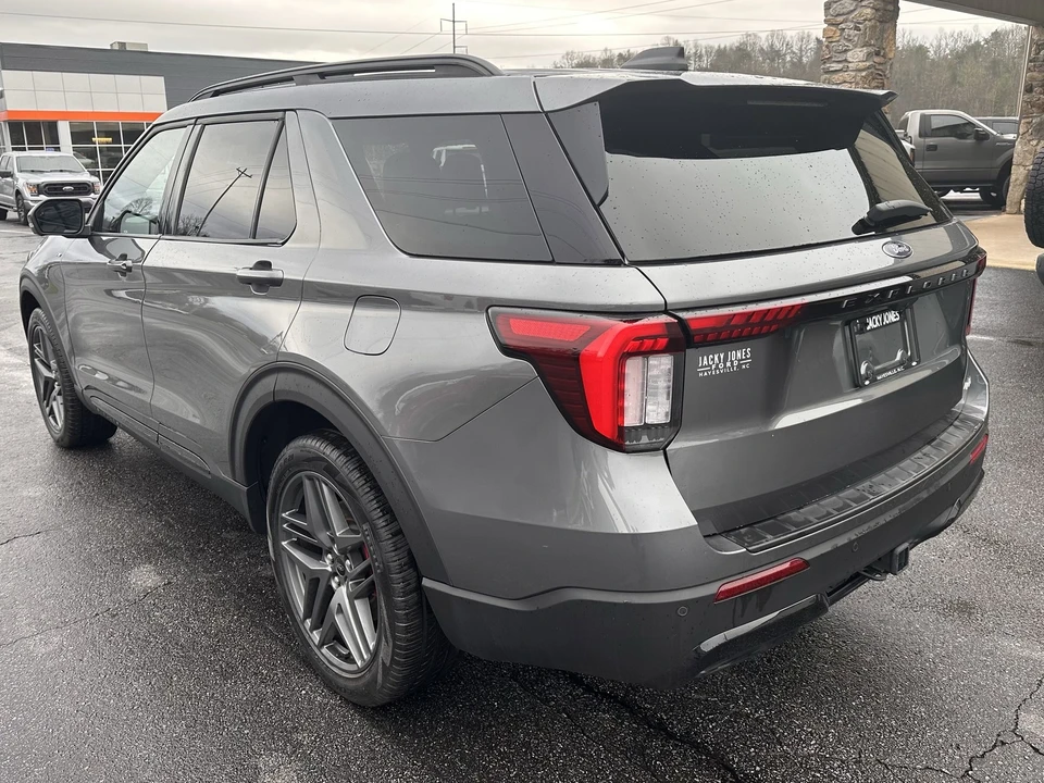 2025 Ford Explorer 6th Gen - Image 8 of 21