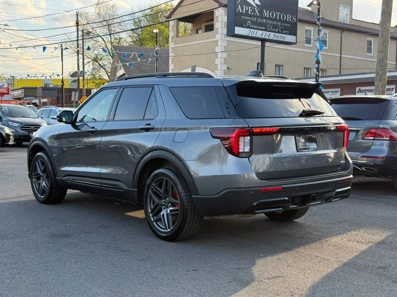 2025 Ford Explorer 6th Gen - Image 9 of 12