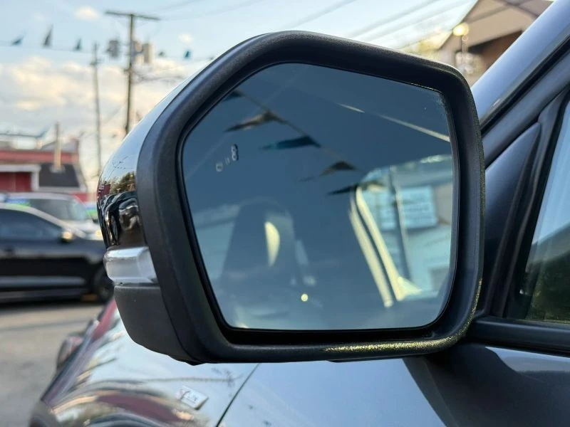 2025 Ford Explorer 6th Gen - Image 8 of 12