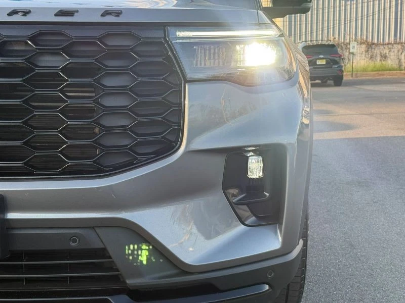 2025 Ford Explorer 6th Gen - Image 3 of 12