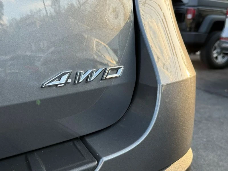 2025 Ford Explorer 6th Gen - Image 10 of 12