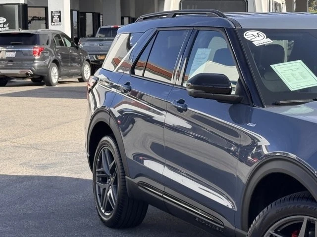 2025 Ford Explorer 6th Gen - Image 5 of 12