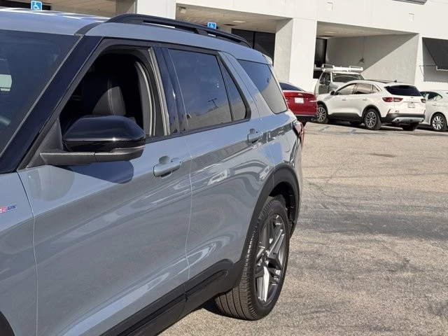 2025 Ford Explorer 6th Gen - Image 9 of 12