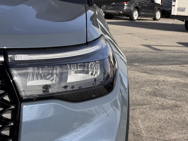2025 Ford Explorer 6th Gen - Image 8 of 12