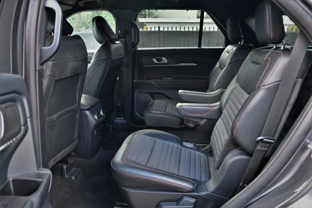 2025 Ford Explorer 6th Gen - Image 17 of 21