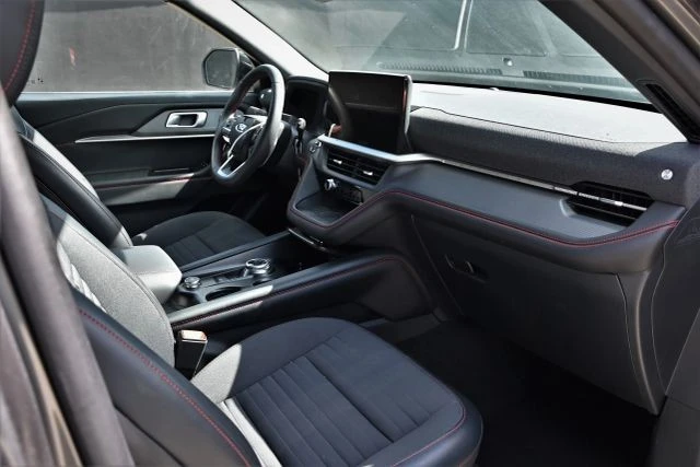 2025 Ford Explorer 6th Gen - Image 16 of 21