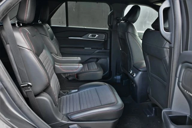 2025 Ford Explorer 6th Gen - Image 18 of 21