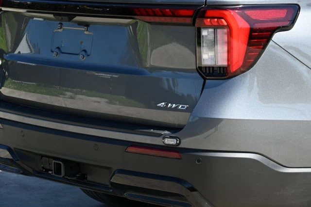 2025 Ford Explorer 6th Gen - Image 8 of 21