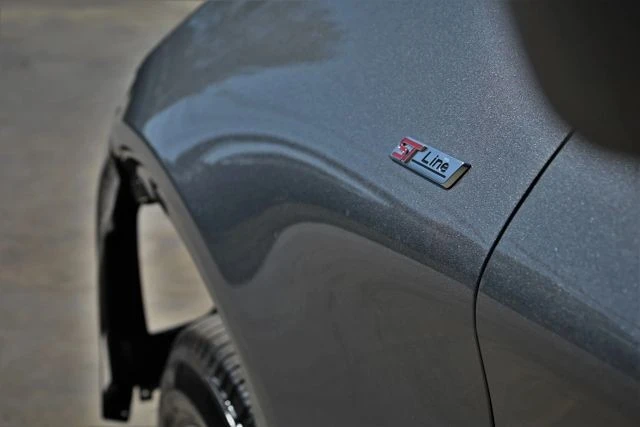 2025 Ford Explorer 6th Gen - Image 7 of 21