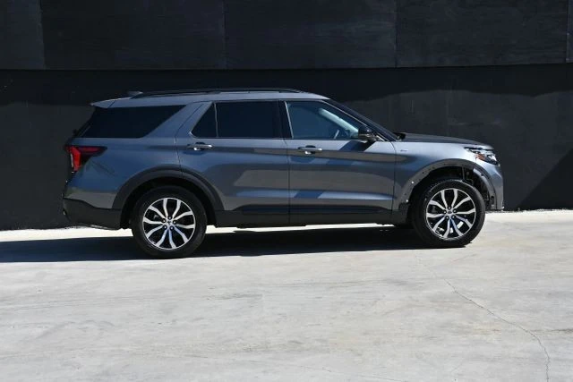 2025 Ford Explorer 6th Gen - Image 6 of 21