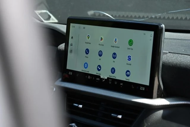 2025 Ford Explorer 6th Gen - Image 14 of 21