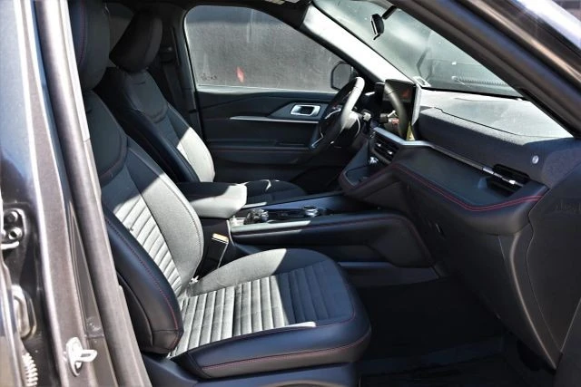 2025 Ford Explorer 6th Gen - Image 16 of 21