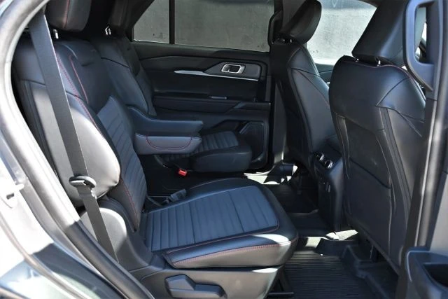 2025 Ford Explorer 6th Gen - Image 19 of 21