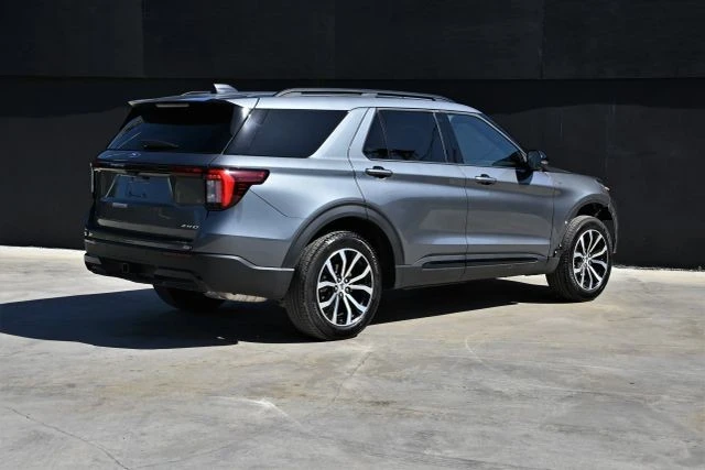 2025 Ford Explorer 6th Gen - Image 3 of 21