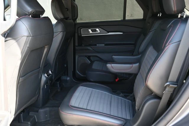 2025 Ford Explorer 6th Gen - Image 18 of 21