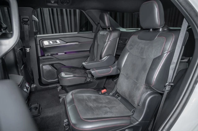 2025 Ford Explorer 6th Gen - Image 11 of 12