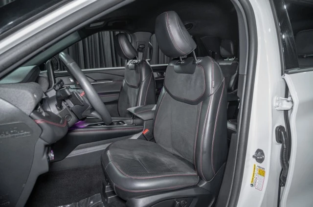 2025 Ford Explorer 6th Gen - Image 10 of 12