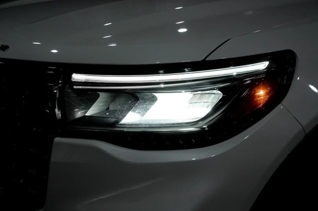 2025 Ford Explorer 6th Gen - Image 8 of 12