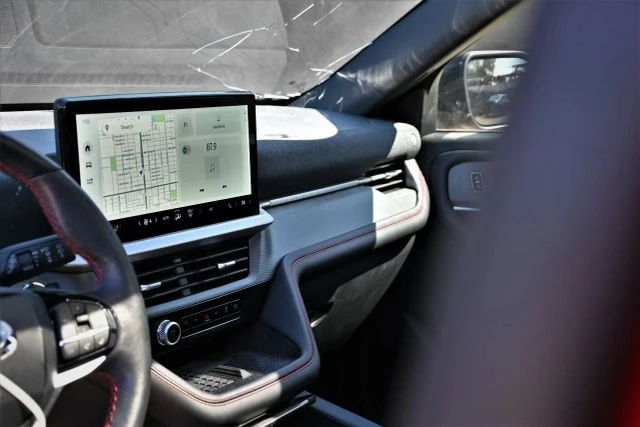 2025 Ford Explorer 6th Gen - Image 11 of 21
