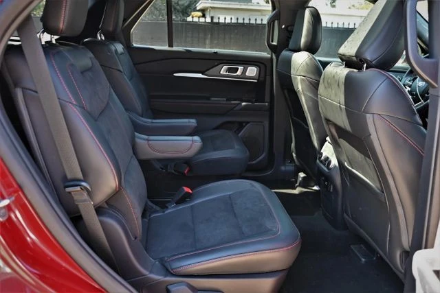 2025 Ford Explorer 6th Gen - Image 16 of 21