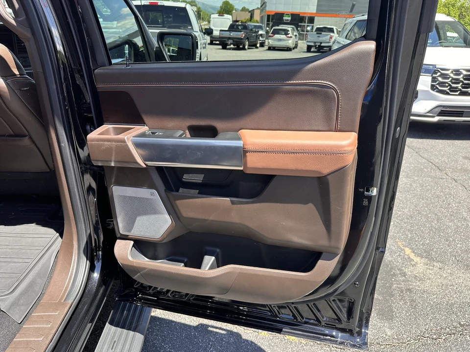 2025 Ford F-150 14th Gen - Image 18 of 31