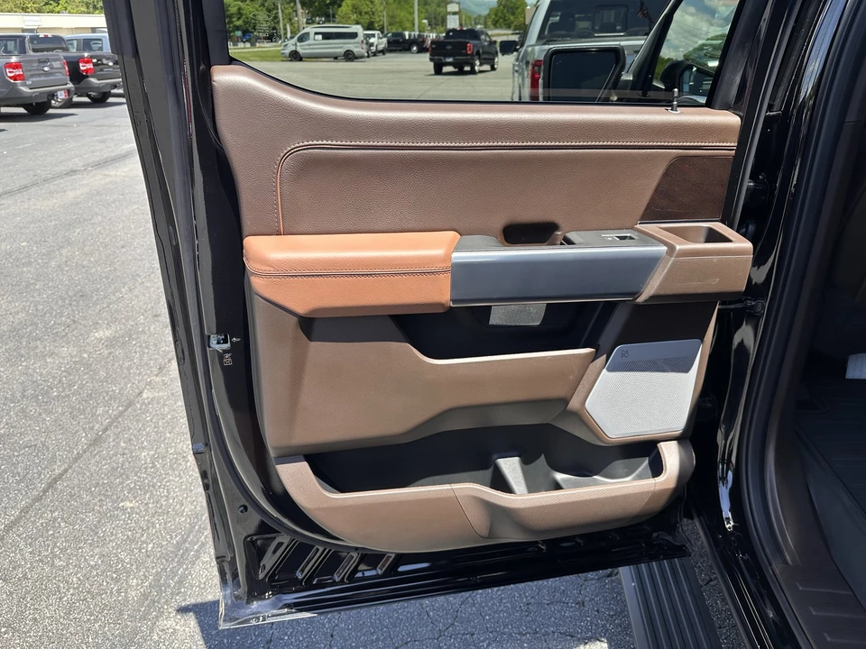 2025 Ford F-150 14th Gen - Image 13 of 31