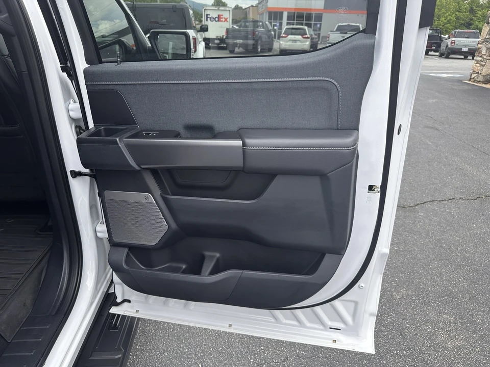 2025 Ford F-150 14th Gen - Image 16 of 31