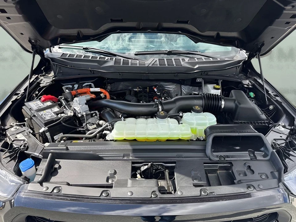 2025 Ford F-150 14th Gen - Image 29 of 31