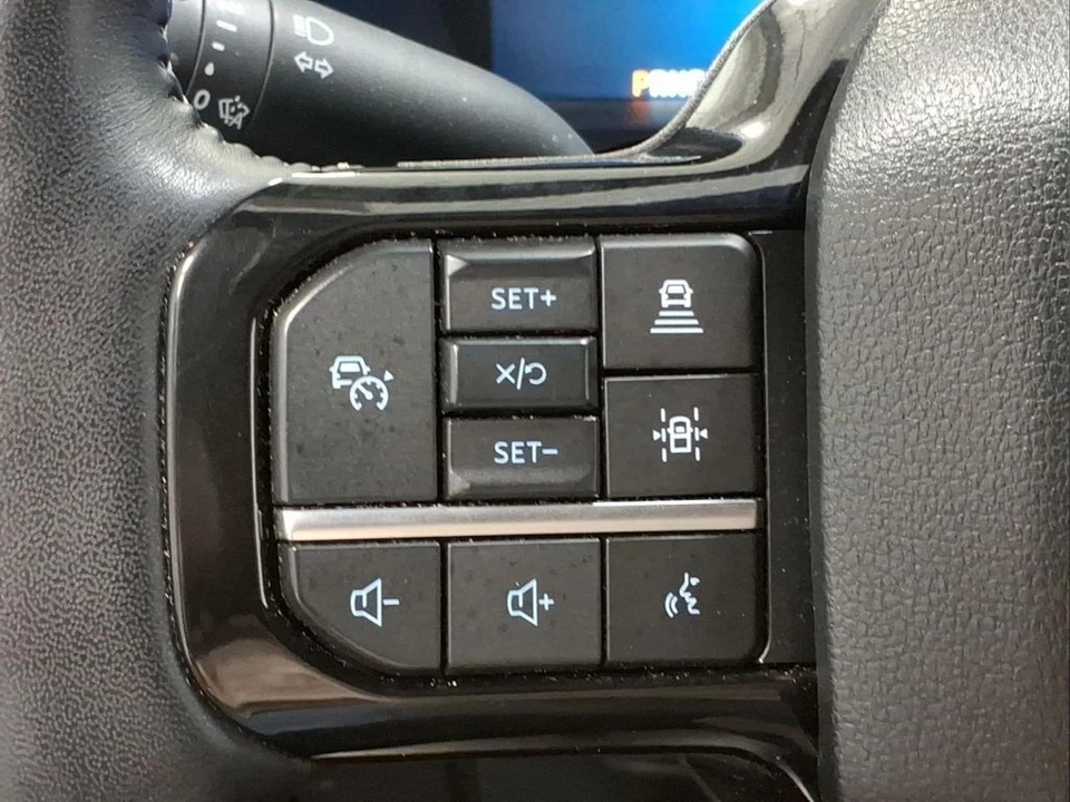2025 Ford F-150 Lightning 14th Gen - Image 18 of 25