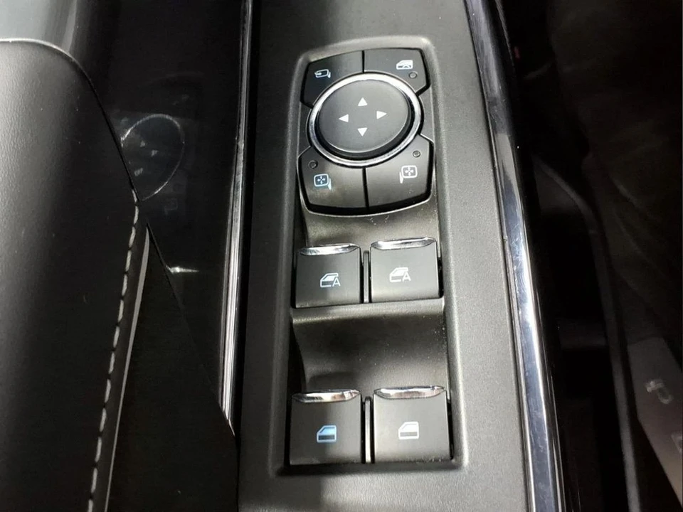 2025 Ford F-150 Lightning 14th Gen - Image 15 of 25