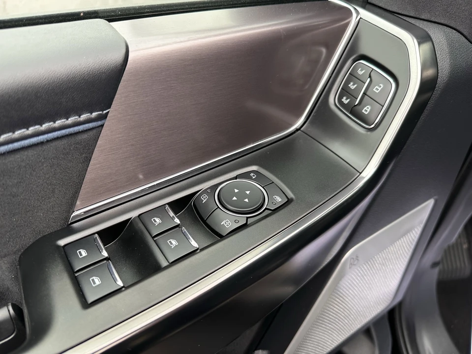 2025 Ford F-150 14th Gen - Image 19 of 31