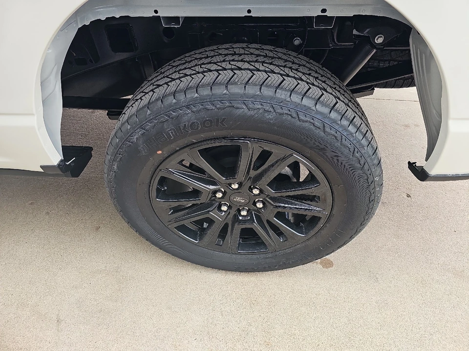 2025 Ford - Image 18 of 30